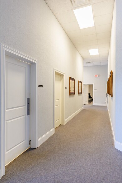 More Photos Of 37 E Main St, Lakeland Flex For Sale