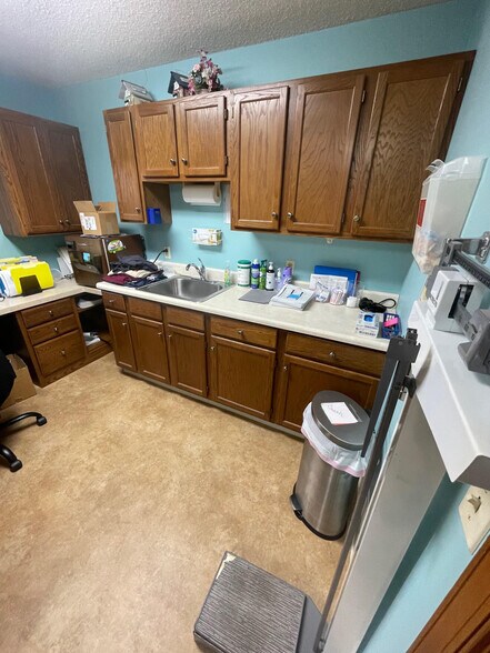 More Photos Of 100 Kings Hwy, Milford Office For Sale