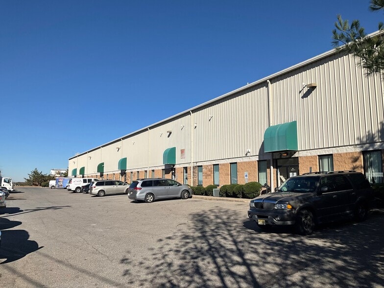 Primary Photo Of 1 Havenwood Ct, Lakewood Warehouse For Lease