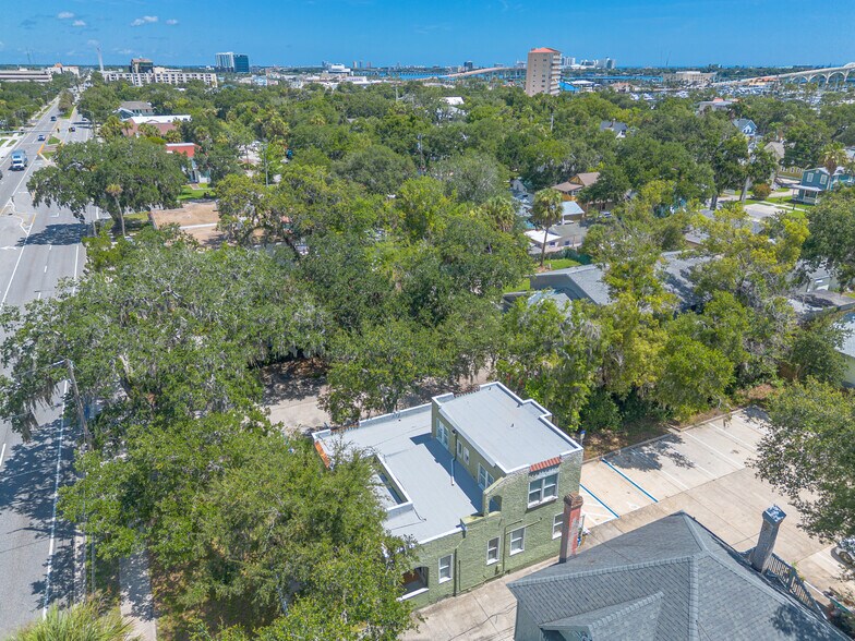 More Photos Of 519 S Ridgewood Ave, Daytona Beach Office For Sale