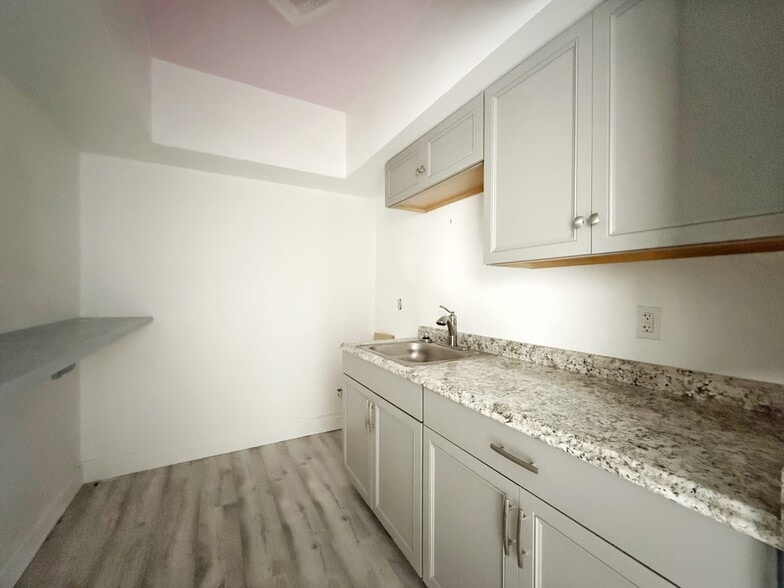 More Photos Of 1251-1255 Miller Ave, Winter Park Medical For Lease