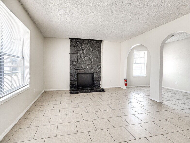 More Photos Of 7404 Lyrewood Ln, Oklahoma City Apartments For Sale