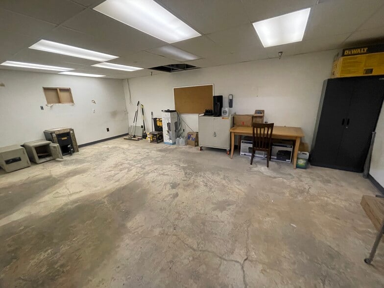 More Photos Of 330 N Warwick Ave, Baltimore Warehouse For Lease