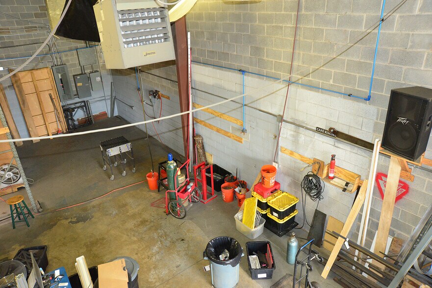 More Photos Of 9107 Industry Dr, Manassas Park Warehouse For Lease