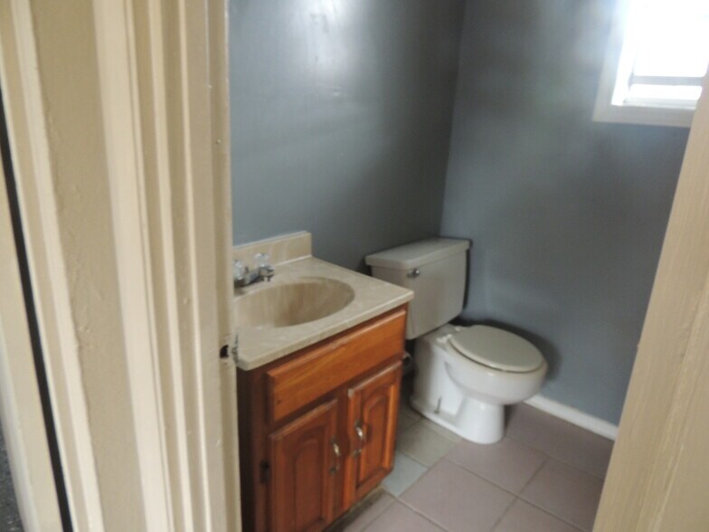 More Photos Of 408 N Ridgewood Dr, Sebring Freestanding For Sale