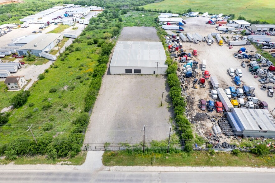 More Photos Of 7240 E IH-10, San Antonio Warehouse For Lease