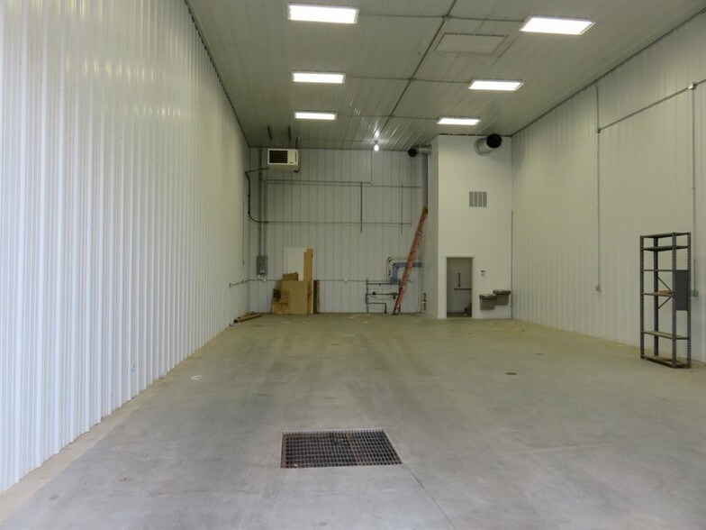 More Photos Of 5960 4th St SW, Cedar Rapids Warehouse For Sale