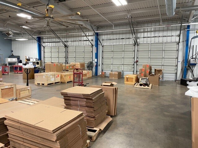 More Photos Of 919 W Mayfield Rd, Arlington Warehouse For Lease