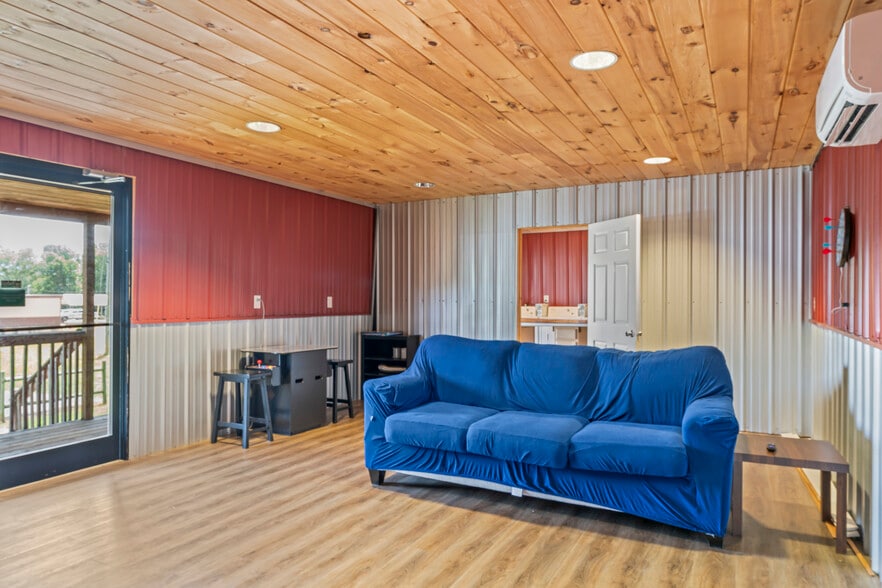 More Photos Of 104 Circle Rd, Newport Manufactured Housing Mobile Home Park For Sale