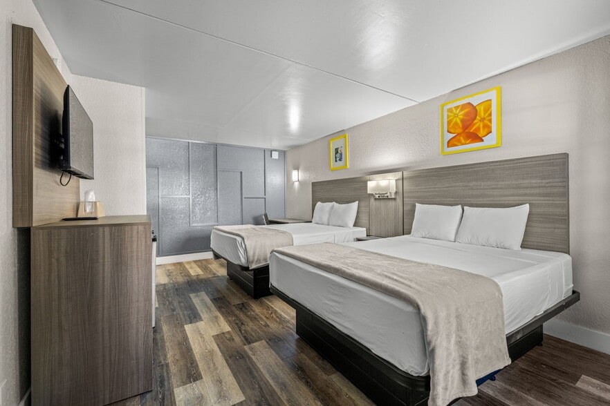 More Photos Of 2904 Melbourne St, Tampa Hotel For Sale