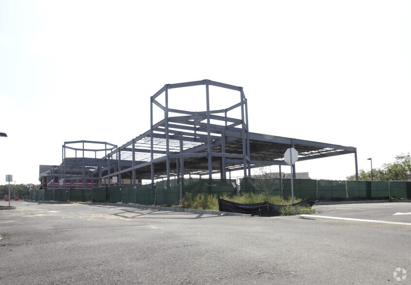 More Photos Of 351-365 N County Line Rd, Jackson Freestanding For Lease