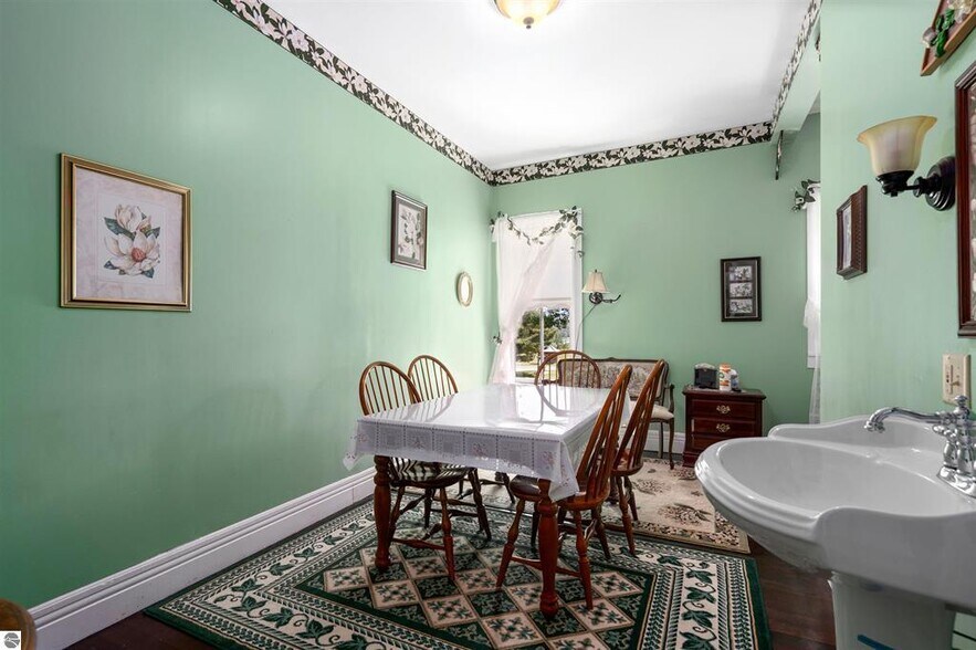 More Photos Of 18599 Mission Rd, Traverse City Hotel For Sale