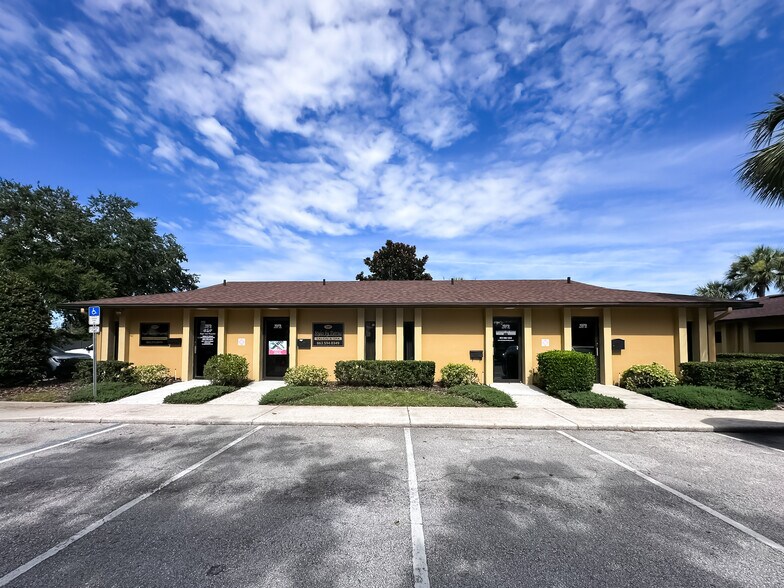 Primary Photo Of 1979 E Edgewood Dr, Lakeland Office For Lease