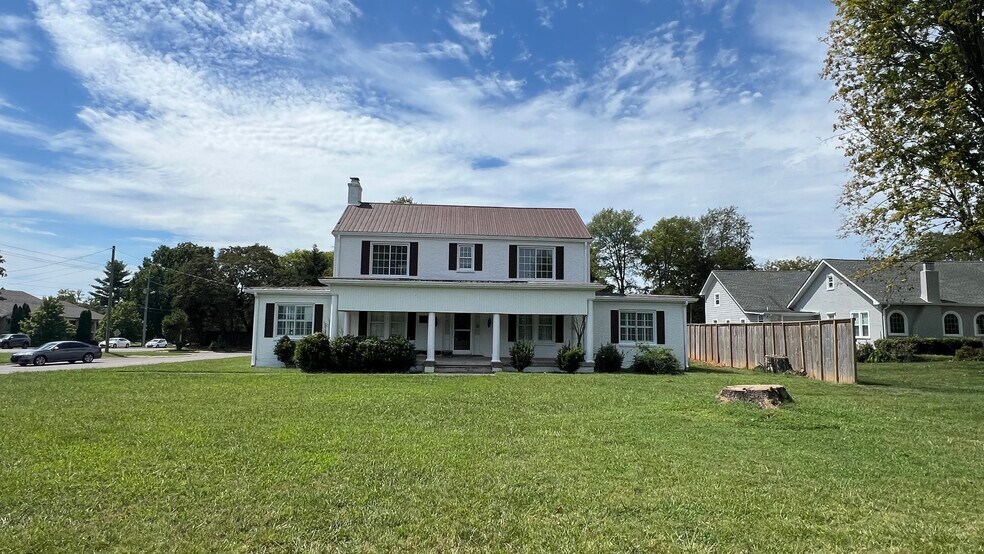 More Photos Of 1202 SE Broad St, Murfreesboro Office Residential For Lease