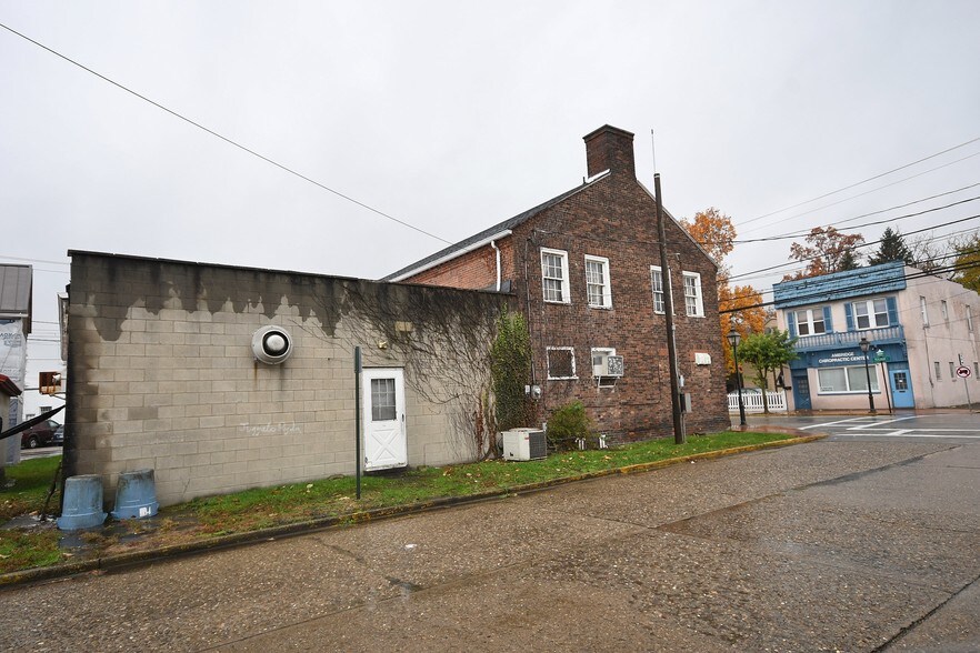 More Photos Of 303 14th St, Ambridge Freestanding For Lease