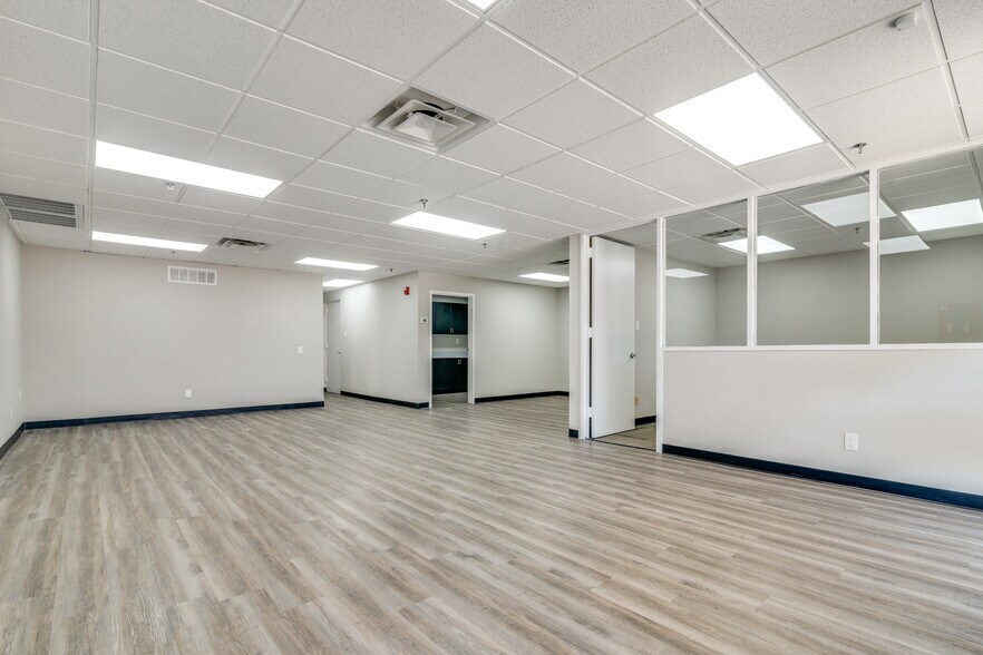 More Photos Of 1207 W Crosby Rd, Carrollton Manufacturing For Lease