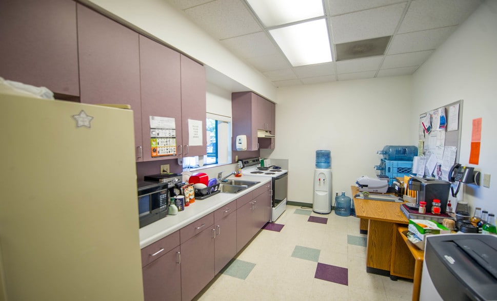 More Photos Of 18437 5th Ave, Jamestown Office For Sale
