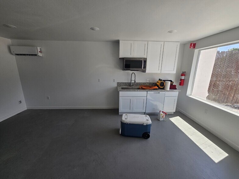 More Photos Of 5833 NE Portland Hwy, Portland Flex For Sale