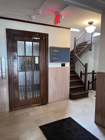 More Photos Of 207 Stanley Reed Ct, Maysville Office For Lease