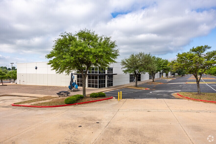 More Photos Of 7401 E Ben White Blvd, Austin Warehouse For Lease