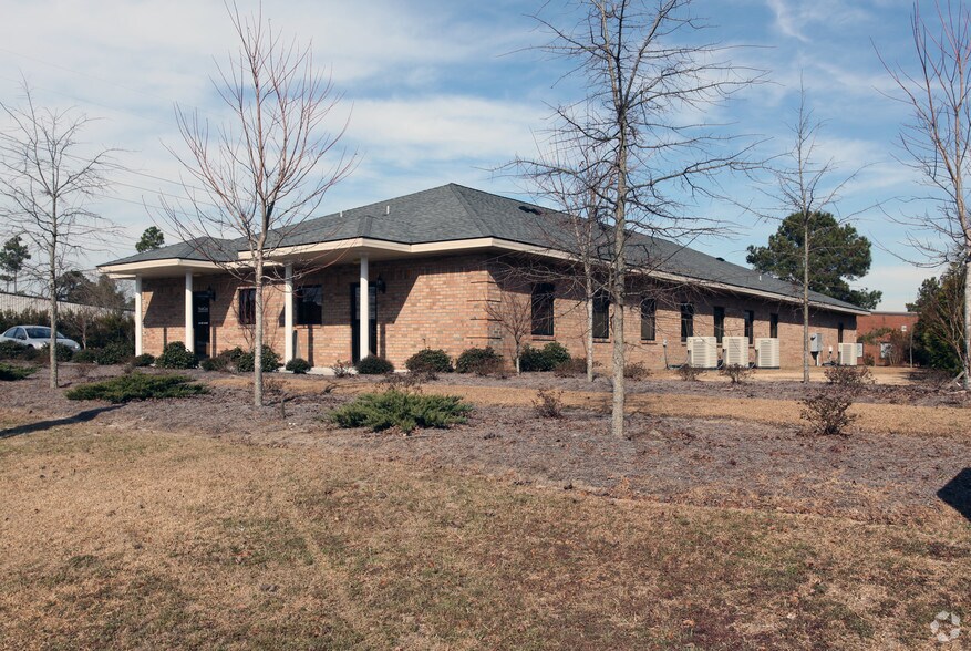 More Photos Of 5505 Business Dr, Wilmington Office Residential For Lease
