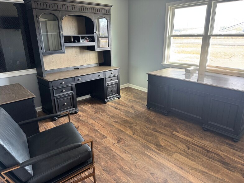 More Photos Of 2028 Travis Rd, Columbia Specialty For Sale