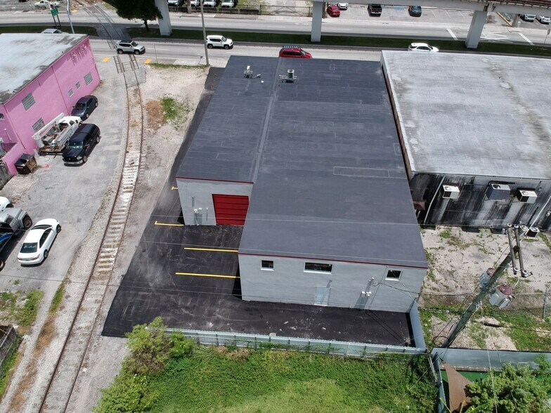 More Photos Of 242 W 21st St, Hialeah Warehouse For Lease
