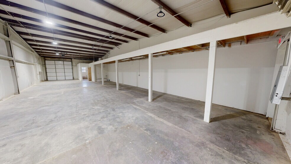 More Photos Of 1601 Acorn Dr, Rogers Distribution For Lease