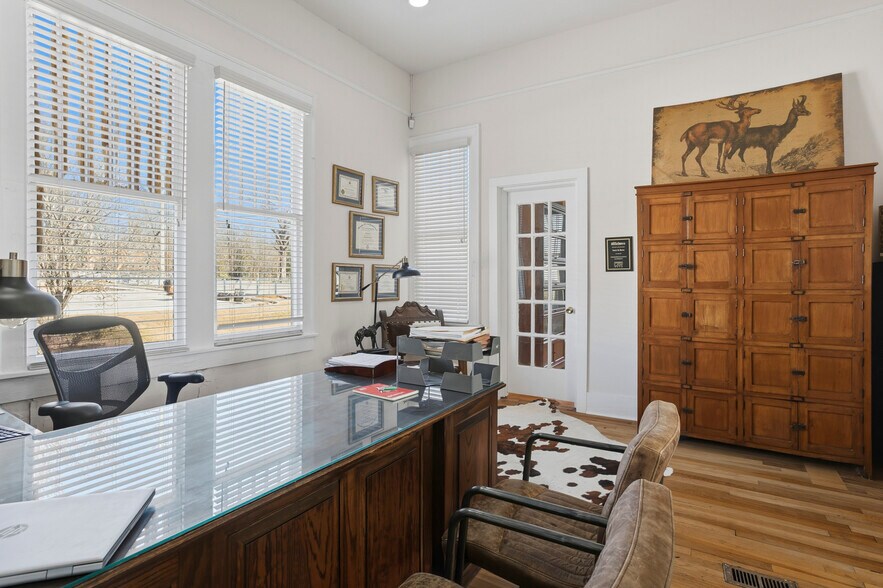 More Photos Of 629 Jefferson St, Jackson Office For Sale