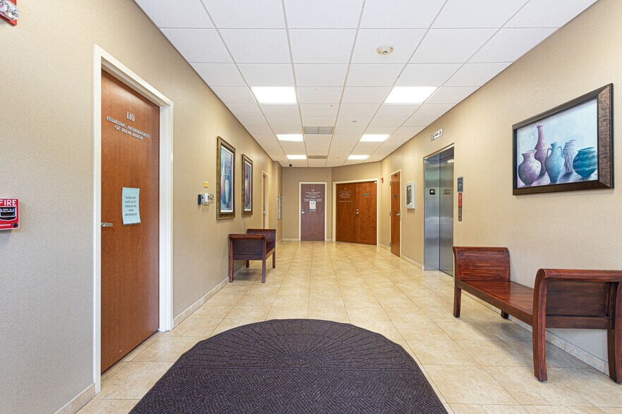 More Photos Of 12959 Palms West Dr, Loxahatchee Medical For Sale