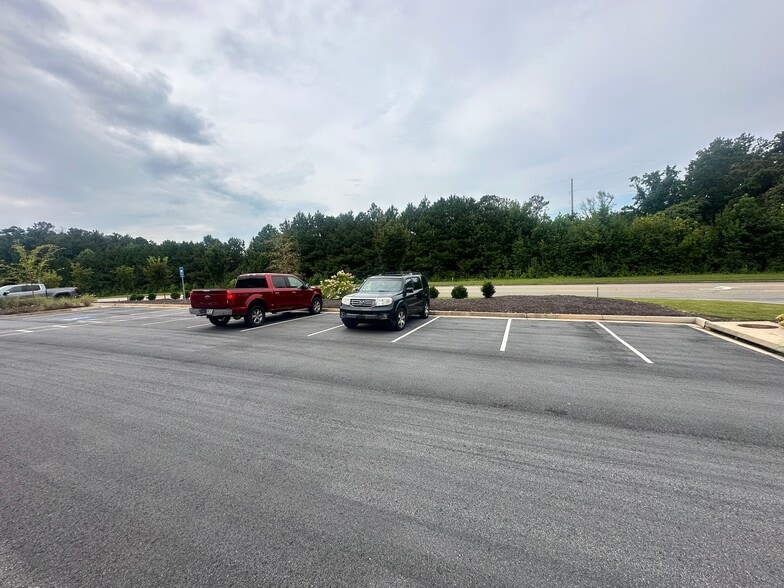 More Photos Of 4830 Marsett Pky, Cumming Light Manufacturing For Lease