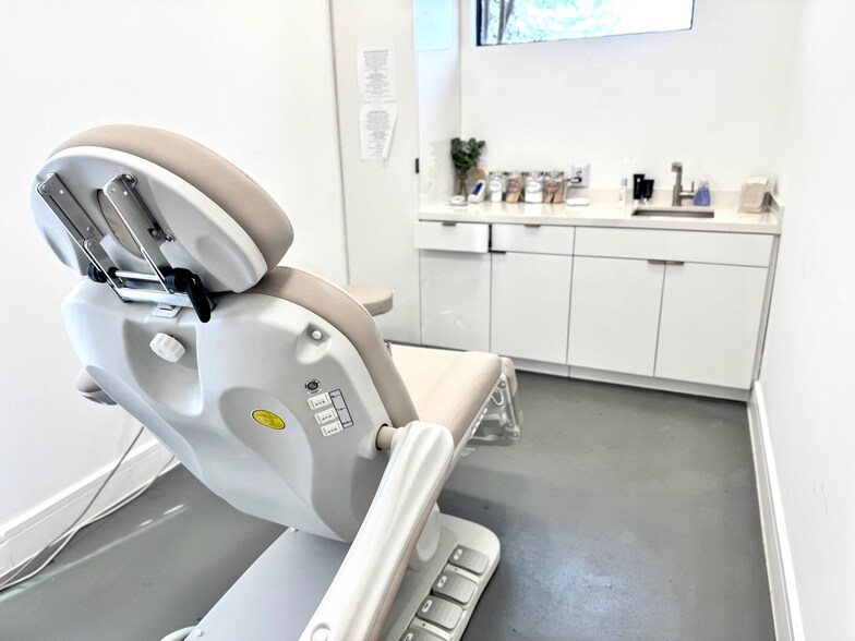 More Photos Of 13300 Katy Fwy, Houston Medical For Lease