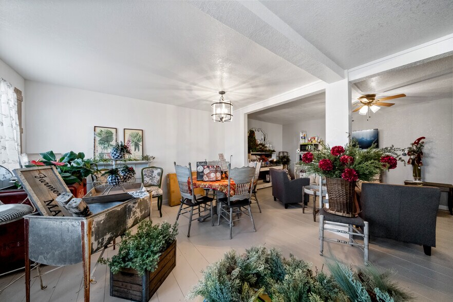 More Photos Of 122 E Cranston Ave, Fowler Flex For Sale