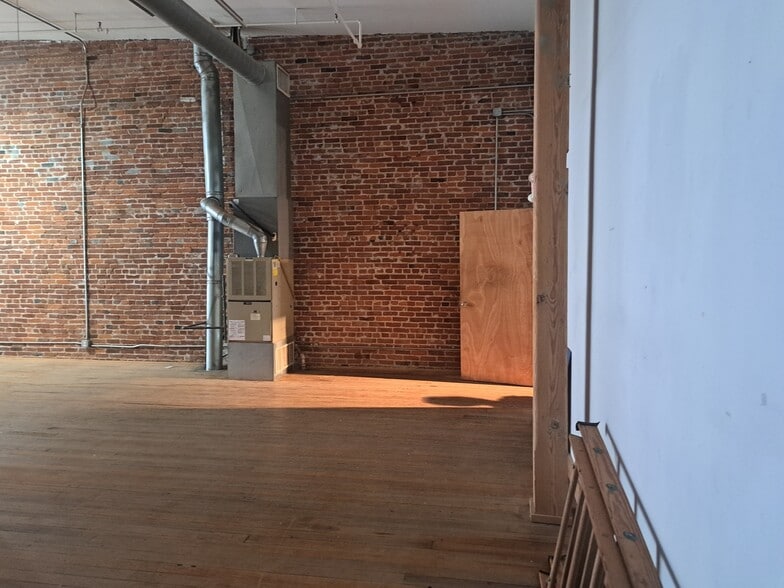 More Photos Of 1319 Washington Ave, Saint Louis General Retail For Sale