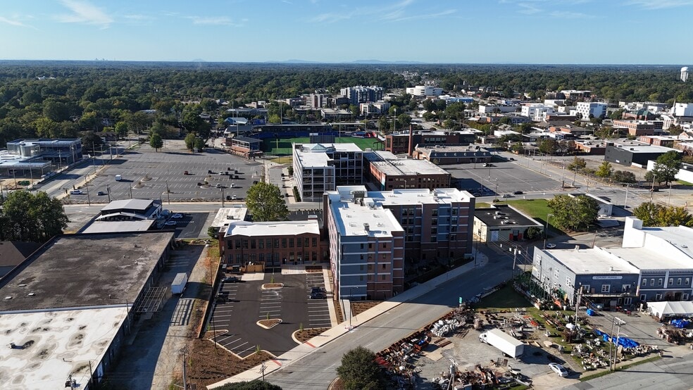 More Photos Of 121 Virginia Place, High Point Hotel For Lease