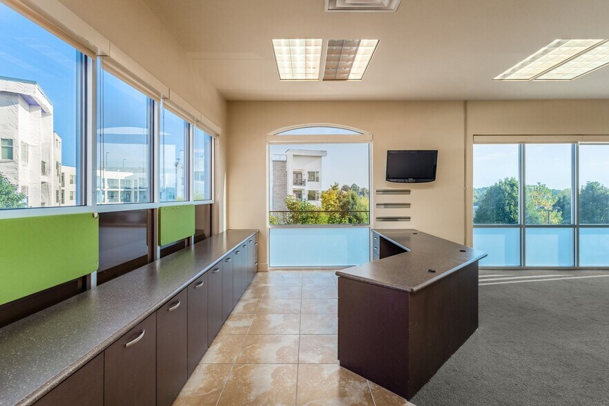 More Photos Of 9039 Antares Ave, Columbus Medical For Lease