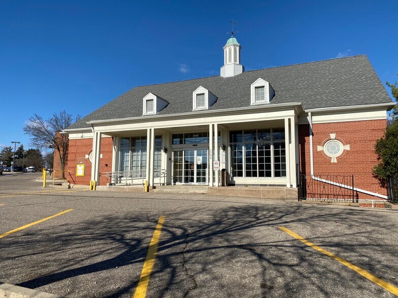More Photos Of 3580 W Maple Rd, Bloomfield Hills Bank For Lease