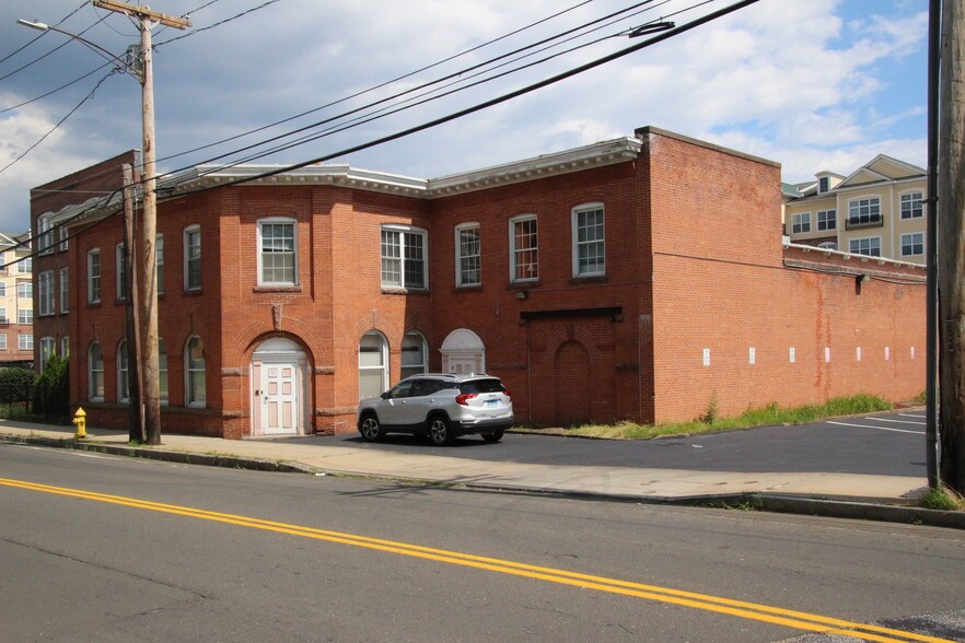 More Photos Of 446A Blake St, New Haven Office For Sale