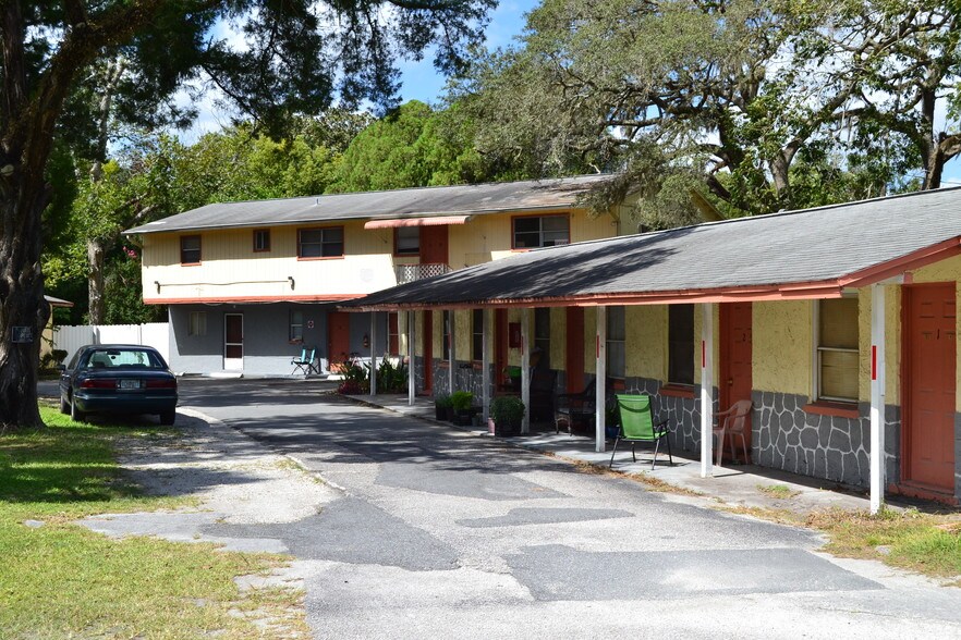 371 Broad St, Masaryktown, FL 34604 Apartments For Sale