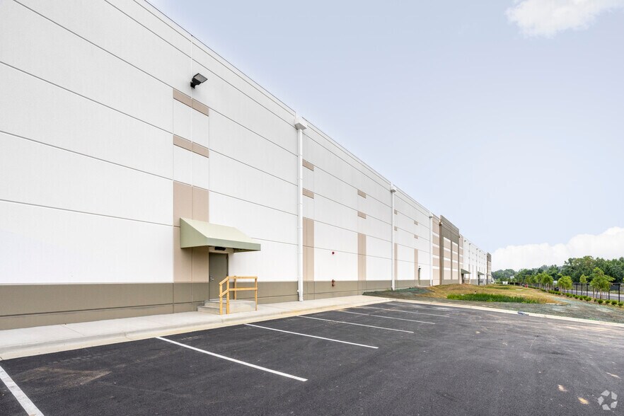 More Photos Of 6401 Foxley Rd, Upper Marlboro Distribution For Lease