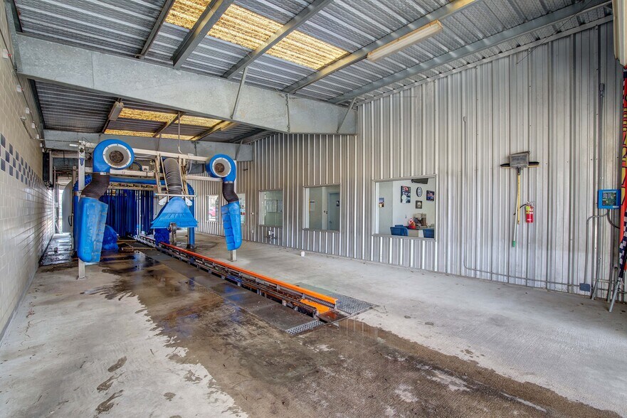 More Photos Of 1430 S Broadway St, Sulphur Springs Carwash For Sale