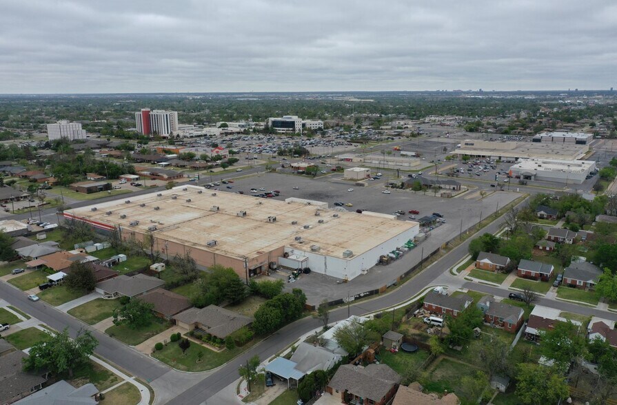 More Photos Of 800 SW 44th St, Oklahoma City Freestanding For Lease