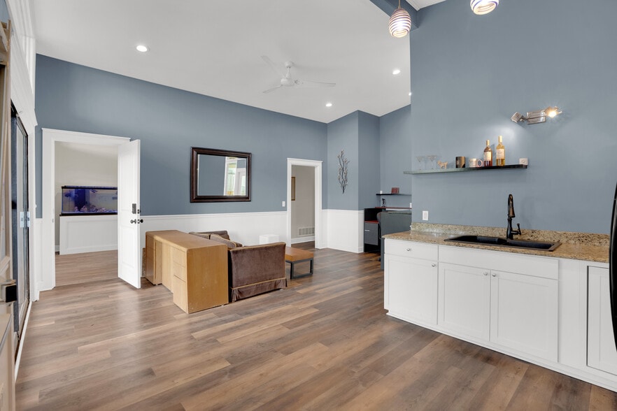 More Photos Of 128 Latonea Dr, Columbia Office Residential For Sale