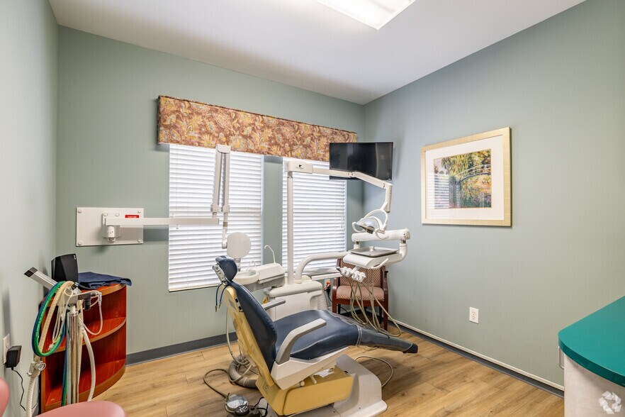 More Photos Of 430 Bridge Plaza Dr, Manalapan Township Medical For Sale