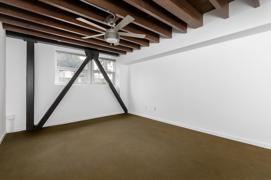 More Photos Of 2100 Abbot Kinney Blvd, Venice Office For Lease