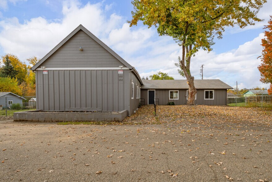 More Photos Of 132 NE Rifle Range St, Roseburg Apartments For Sale