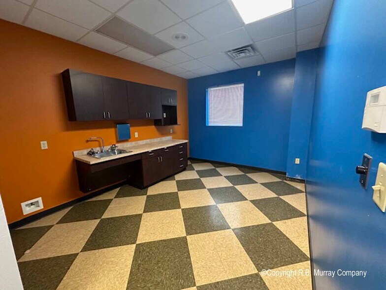 More Photos Of 1701 S Enterprise Ave, Springfield Office For Sale