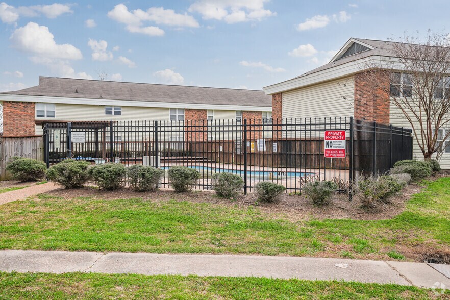 More Photos Of 1501 E Reed Rd, Greenville Apartments For Sale