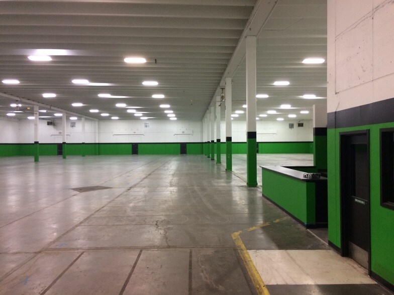 More Photos Of 3001 S Madison, Wichita Warehouse For Lease