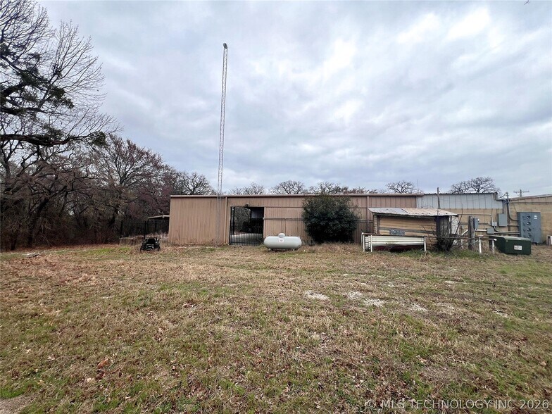 More Photos Of 5268 S Highway 377, Kingston Bar For Sale